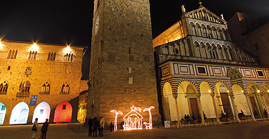 Una vista suggestiva di Piazza Duomo piazza-natale