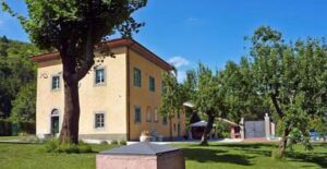 383x198 villa le panche esterno