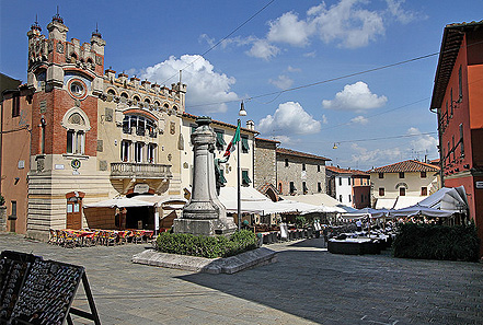 piazza montecatini alto locali