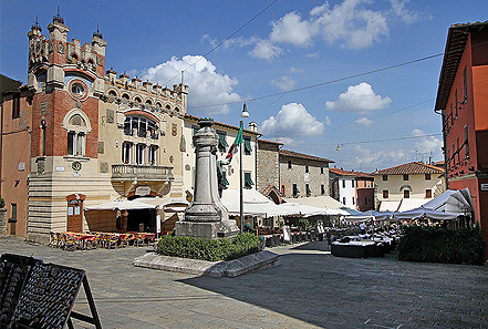 piazza montecatini alto locali