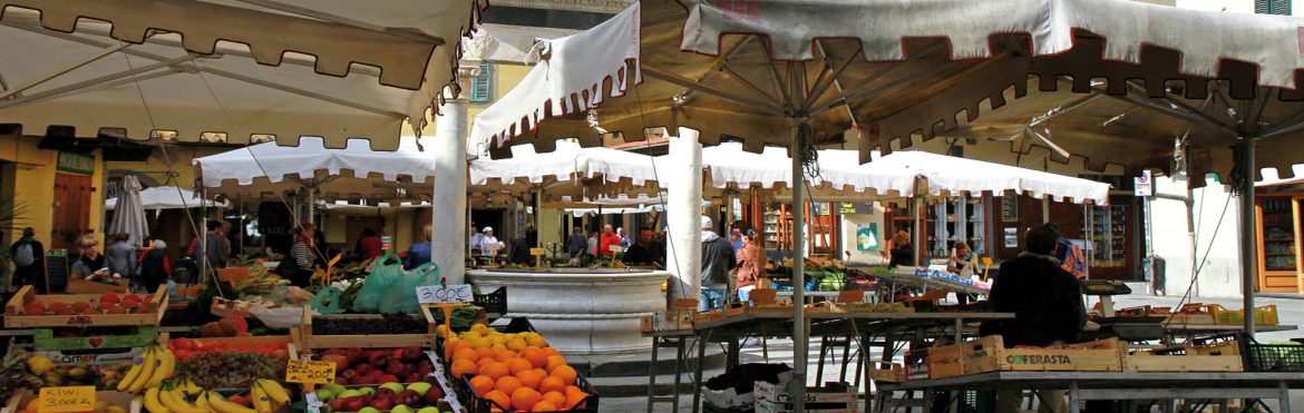 Piazza della Sala-Pistoia-Mercato alimentare