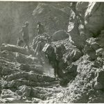 La spedizione Tucci scende nel dirupo (Spiti, India) 1933