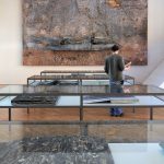 Le vetrine che ospitano i libri d'artista