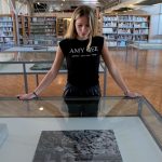 Uno dei libri esposti