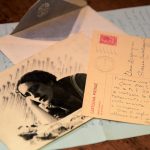 Foto di Gianna Manzini scattata nel 1916 e cartolina autografa della scrittrice