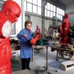 Il lavoro all'interno delle officine Salvadori Arte