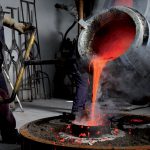 Un momento della fusione alla Salvadori Arte