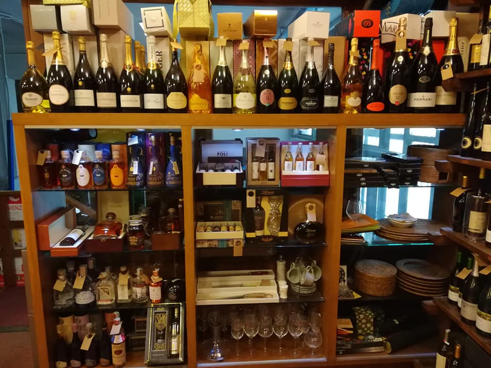 LA VINICOLA DI FERRETTI – VENDITA E DEGUSTAZIONE DI  VINI