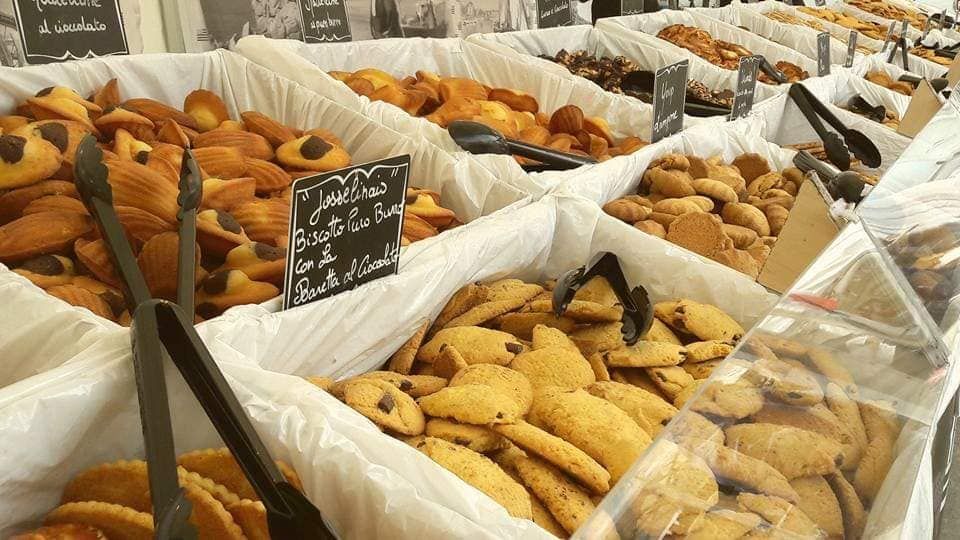 Boulangerie al mercatino regionale francese