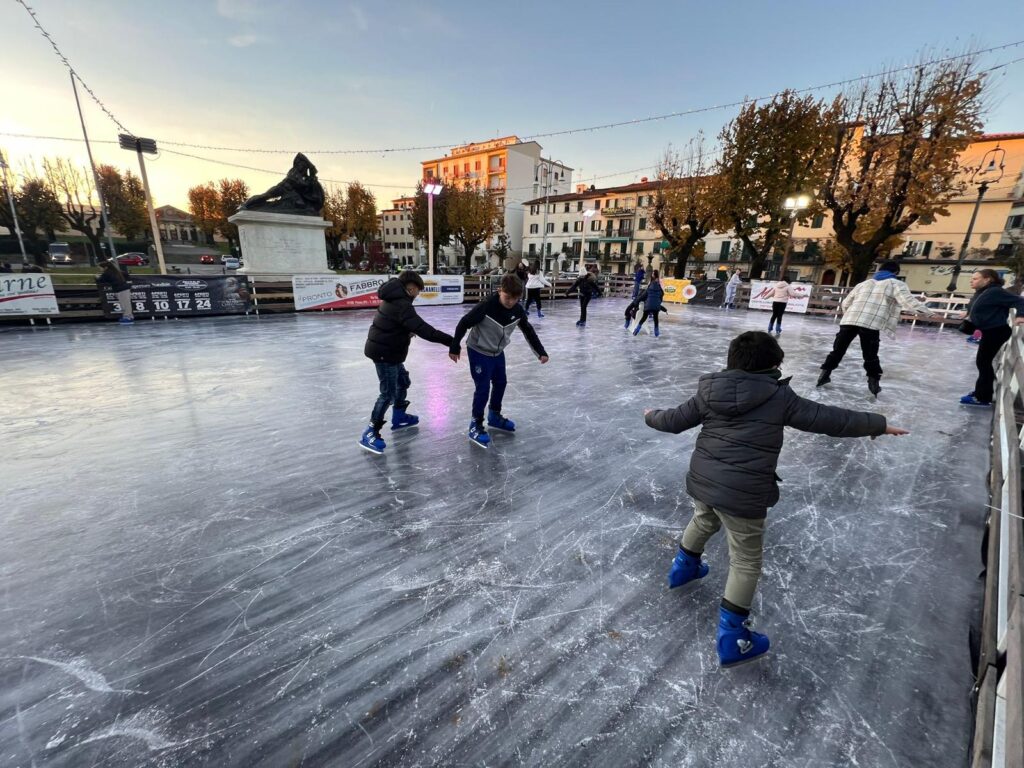 Pista di pattinaggio Piazza san Francesco a Pistoia